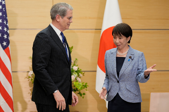 没人喜欢被指手画脚 日本央行行长却同时面对两个“指挥者”