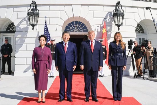 习近平和彭丽媛同特朗普夫妇茶叙，高清大图来了！