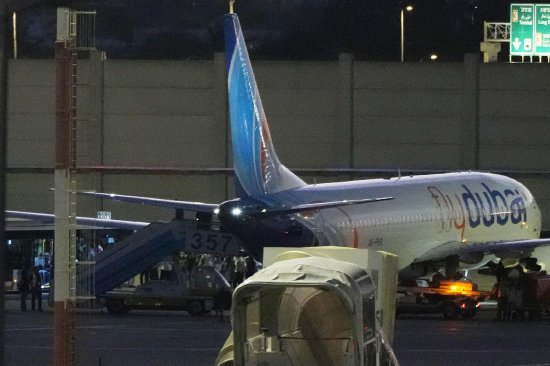 FlyDubai客机惊魂事件：机长乘客联手化险 阿曼籍副驾引安全审查疑问