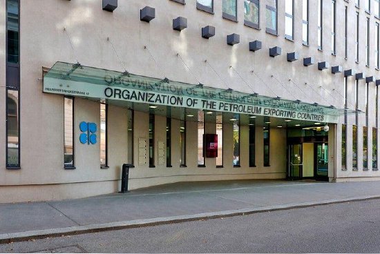 OPEC+连续第二个月暂停增产：11月配额不变，实际供应仍受中东冲突制约