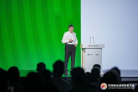 诺奖得主：AI已经取代初级律师，银行业基础从业人员也将被取代